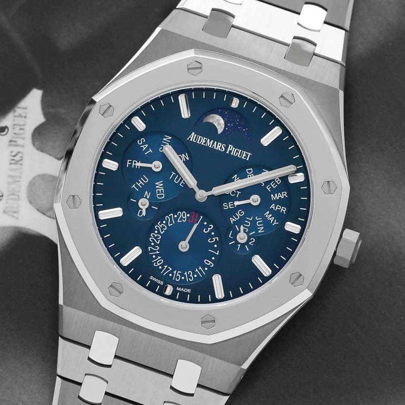 A Quick Guide to the Audemars Piguet Royal Oak with 5 Top Watches